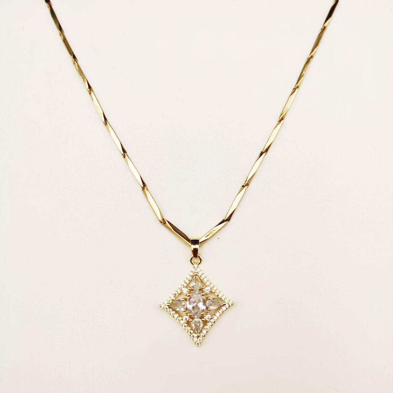 Ig Style Shiny Rhombus Stainless Steel Inlay Rhinestones Pendant Necklace