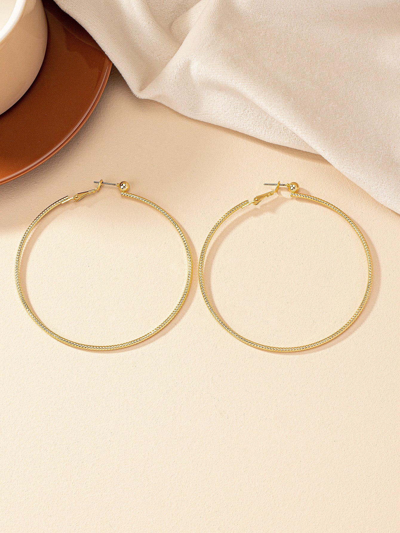 1 Pair Simple Style Solid Color Metal Ear Studs