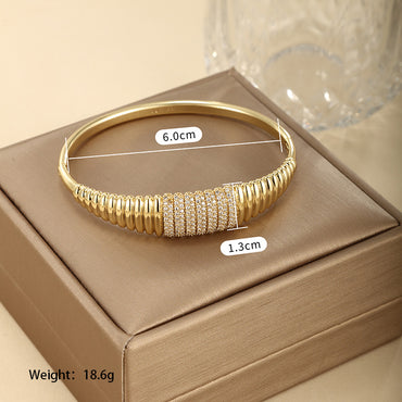 Xuping Simple Style Commute Solid Color Alloy Plating Inlay Artificial Gemstones 14k Gold Plated Women's Bangle