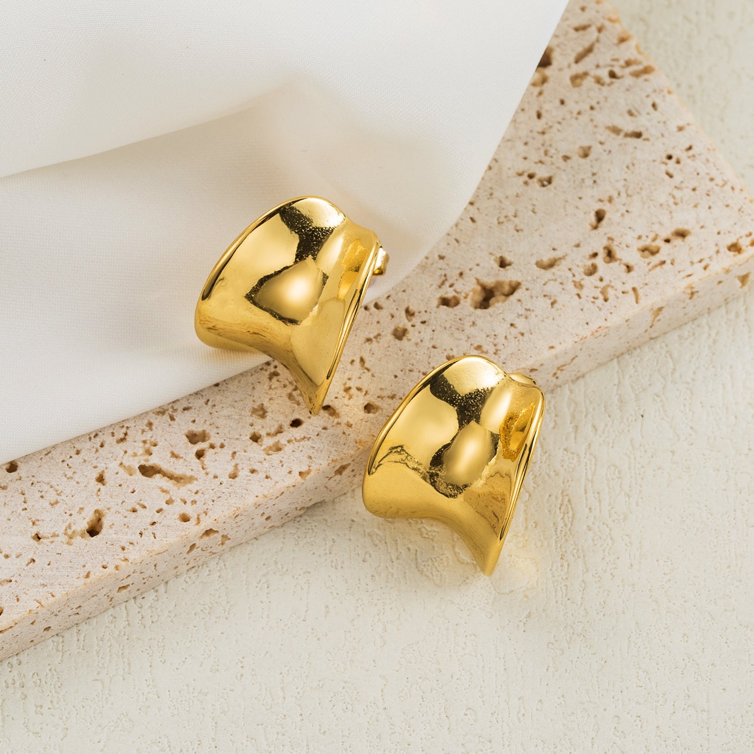 1 Pair Casual Basic Waves Plating Hollow Out Stainless Steel 14k Gold Plated Ear Studs