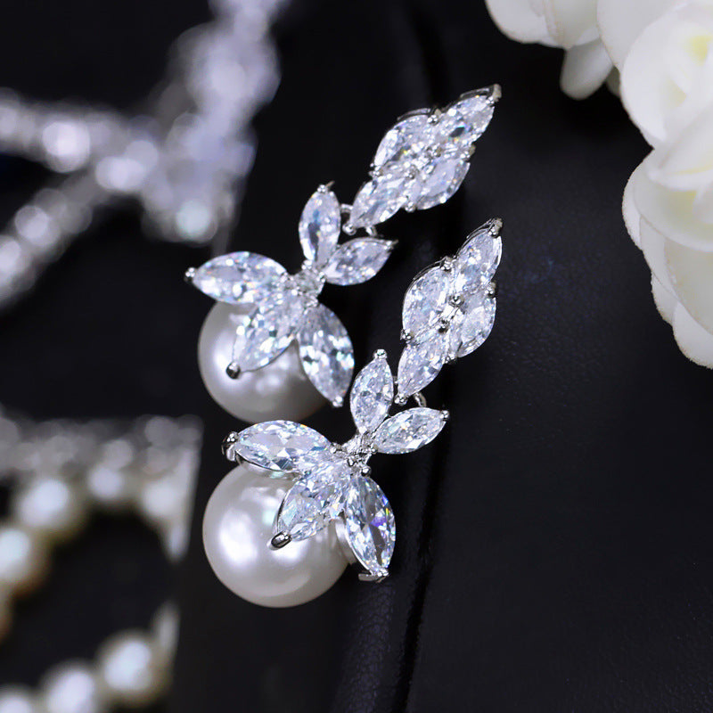 1 Pair Elegant Romantic Plant Pearl Plating Inlay Copper Artificial Pearls Zircon Rhodium Plated Silver Plated Drop Earrings