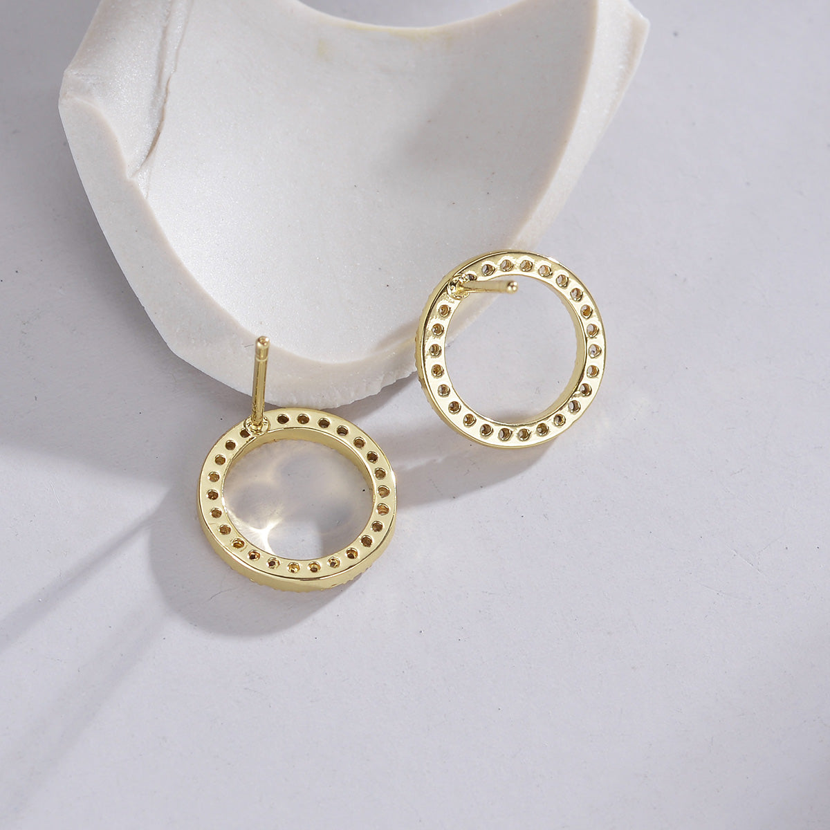 1 Pair Simple Style Circle Round Inlay Copper Alloy Zircon 18k Gold Plated White Gold Plated Ear Studs