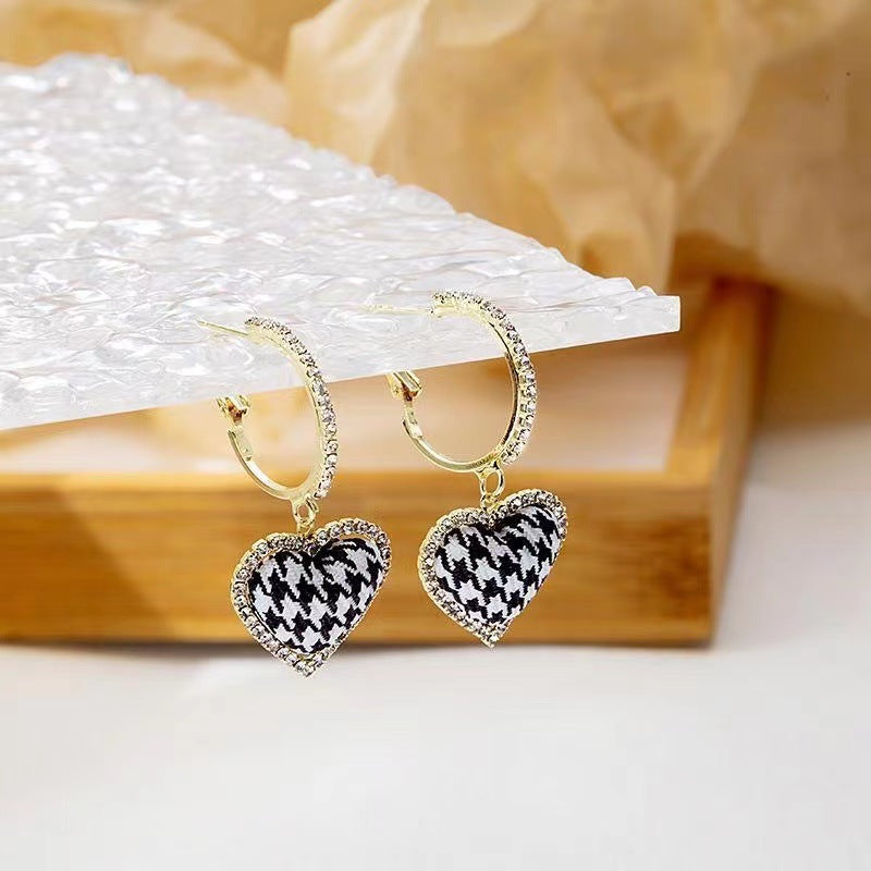 1 Pair Retro French Style Houndstooth Heart Shape Plating Inlay Alloy Rhinestones Drop Earrings