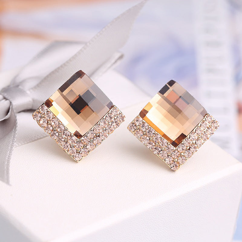 1 Pair Elegant Shiny Rhombus Plating Inlay Alloy Artificial Rhinestones 18k Gold Plated Ear Studs