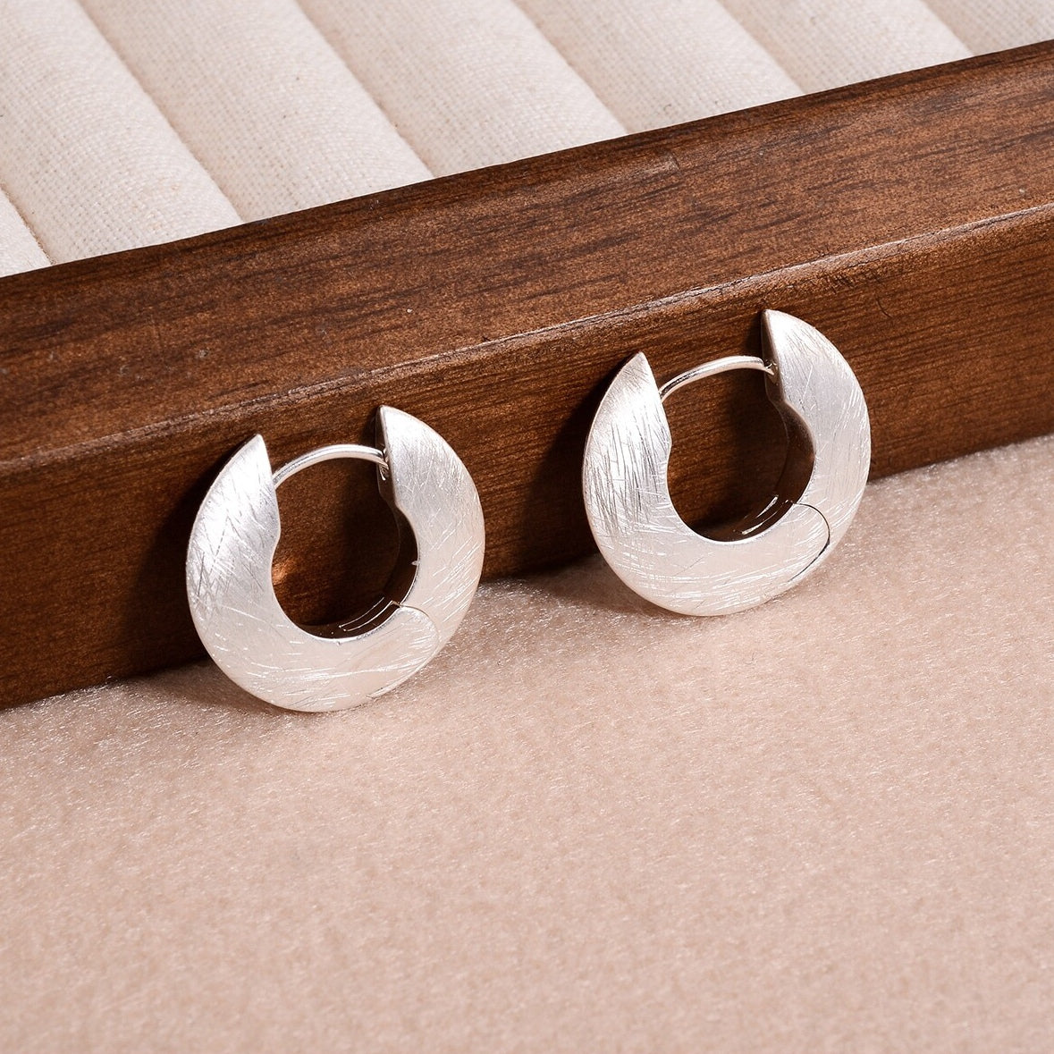 1 Pair Elegant Classical Simple Style Solid Color Plating Alloy Silver Plated Ear Studs
