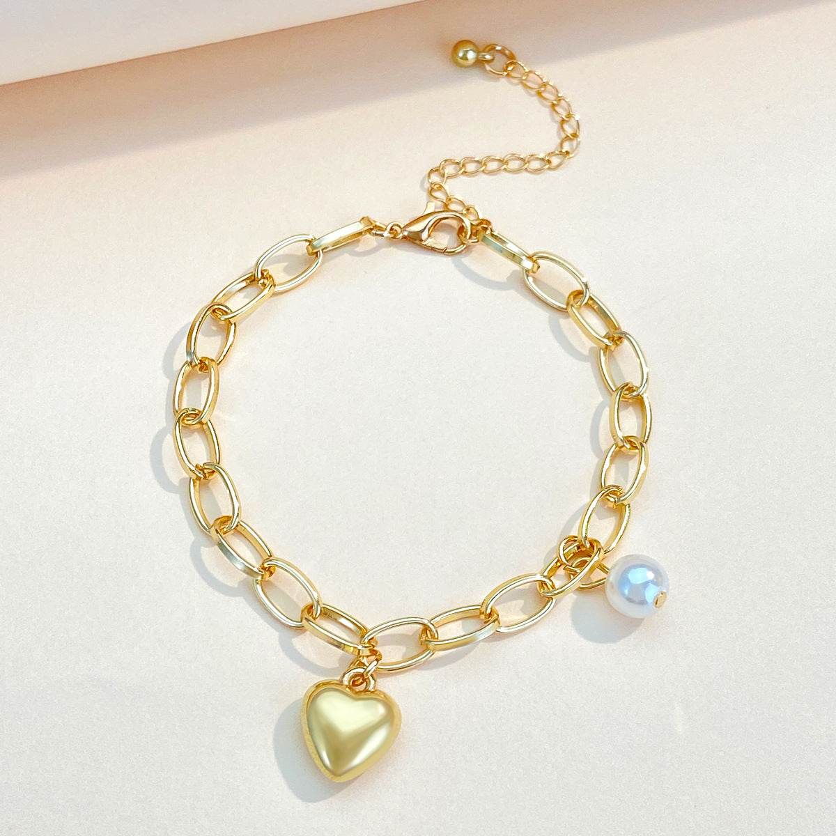 Simple Style Commute Heart Shape Gold Plated Alloy Wholesale Bracelets