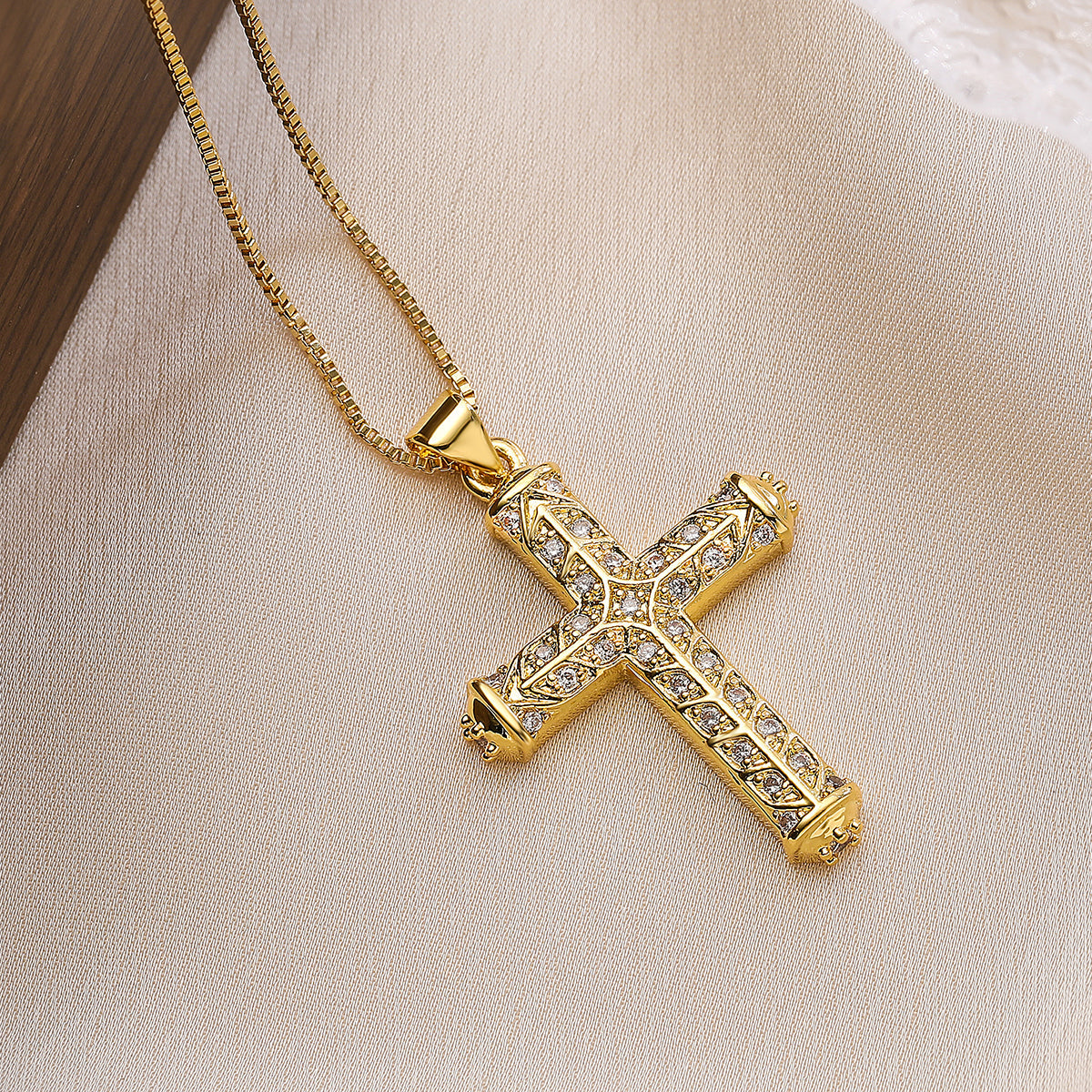 Simple Style Commute Cross Copper Plating Inlay Zircon 18k Gold Plated Pendant Necklace