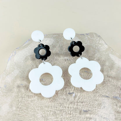 1 Pair Simple Style Classic Style Flower Hollow Out Arylic Drop Earrings