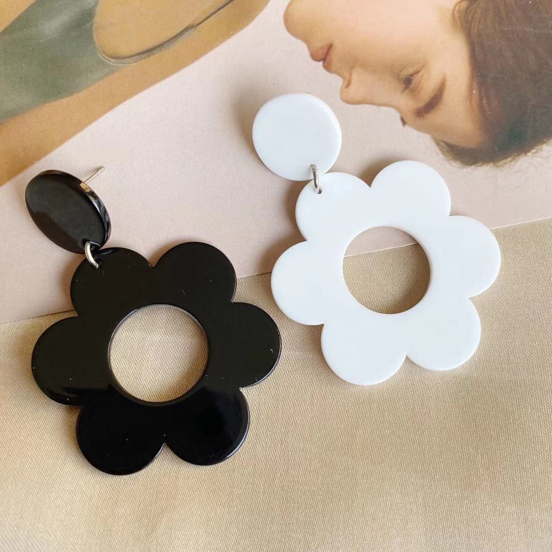 1 Pair Cartoon Style Flower Hollow Out Arylic Drop Earrings