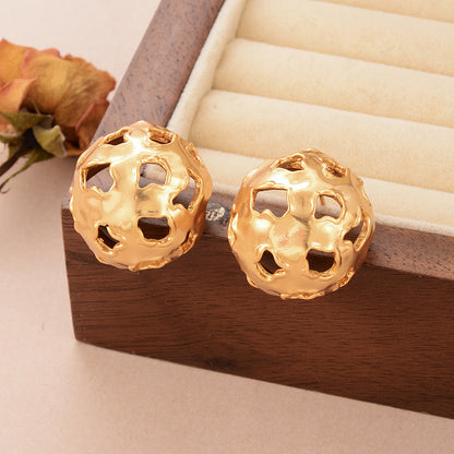 1 Pair Elegant Simple Style Artistic Irregular Round Plating Three-dimensional Hollow Out Copper 18k Gold Plated Ear Studs