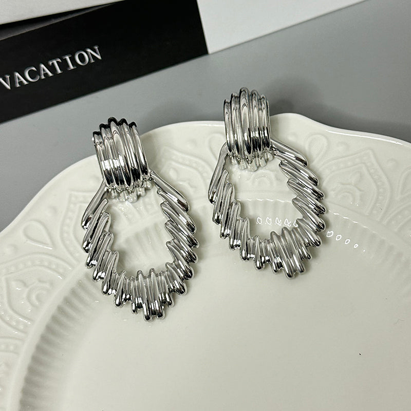 1 Pair Retro Simple Style Classic Style Solid Color Alloy Drop Earrings