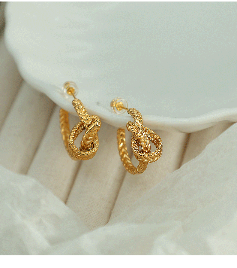 1 Pair Elegant Simple Style Twist Irregular Plating Titanium Steel 18k Gold Plated Ear Studs