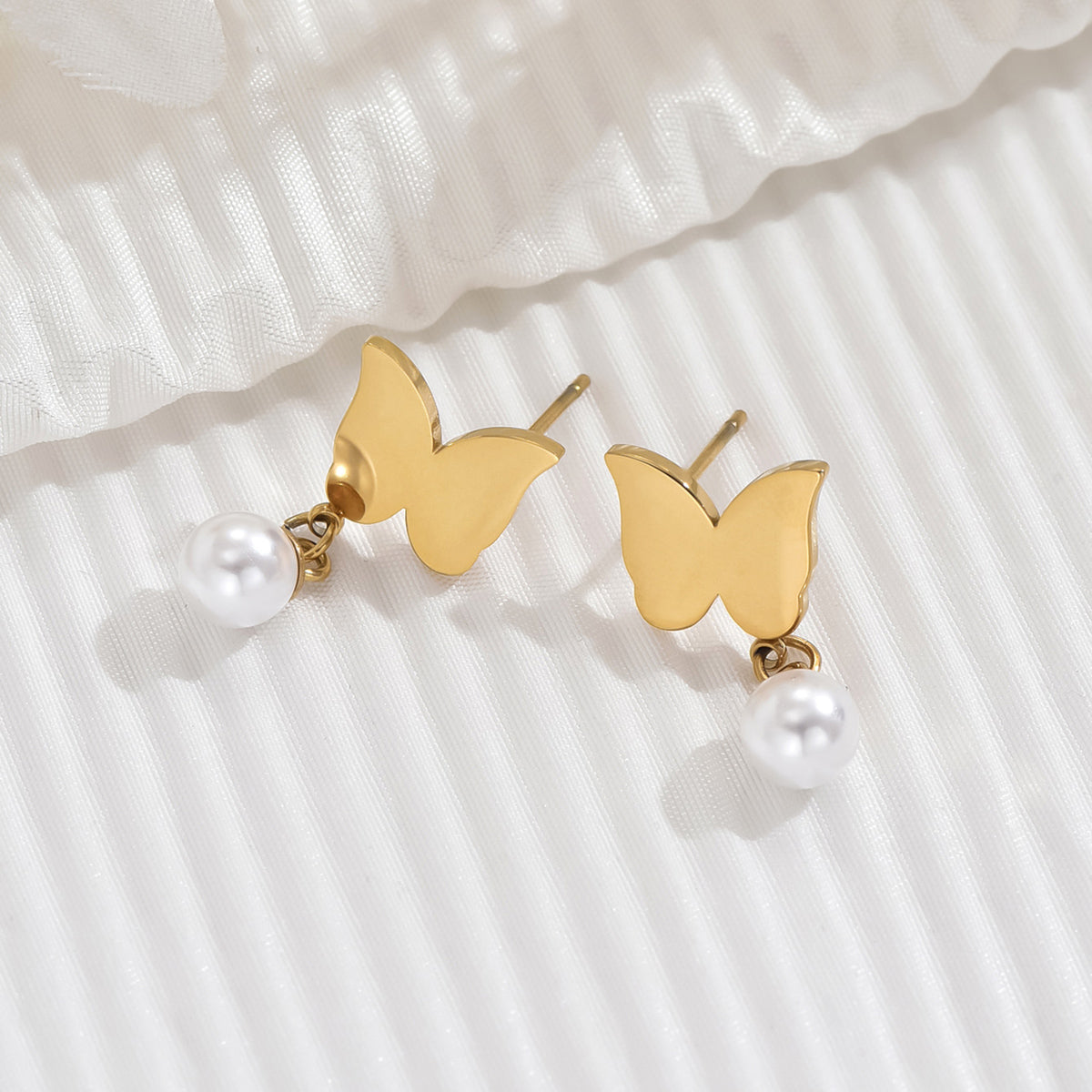 1 Pair Simple Style Classic Style Round Butterfly Plating Inlay Stainless Steel Artificial Pearls 14k Gold Plated Drop Earrings