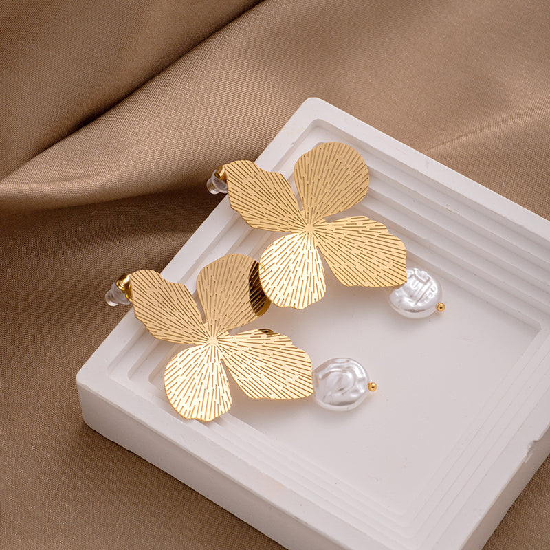 1 Pair Elegant Classical Flower Plating Inlay Stainless Steel Shell Gold Plated Drop Earrings