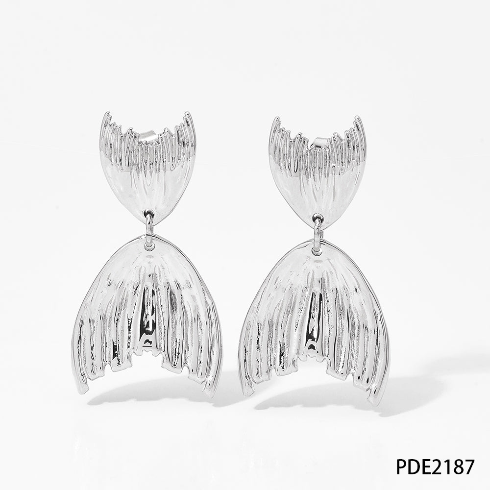 1 Pair Elegant Simple Style Classic Style Fish Tail Plating Pleated Metal Stainless Steel 14k Gold Plated White Gold Plated Gold Plated Drop Earrings