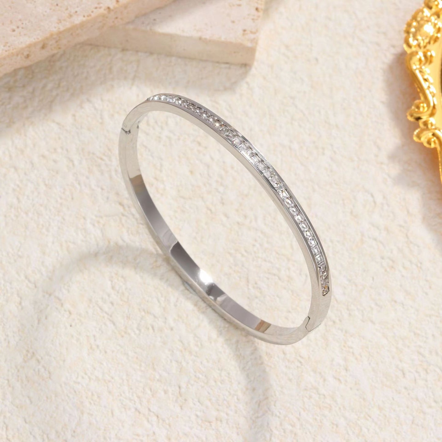 Elegant Simple Style Round Titanium Steel Plating Inlay Zircon 18k Gold Plated Bangle