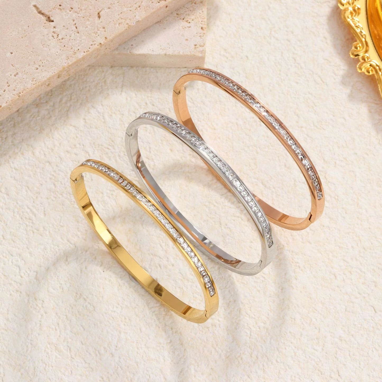 Elegant Simple Style Round Titanium Steel Plating Inlay Zircon 18k Gold Plated Bangle