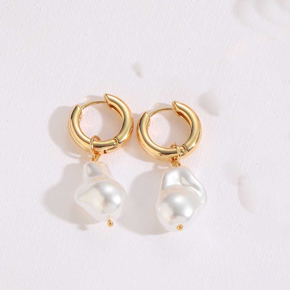 1 Pair Vintage Style Simple Style Commute Irregular Plating Inlay Artificial Pearl Copper Zircon 14k Gold Plated Drop Earrings