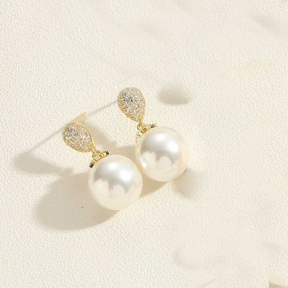 1 Pair Vintage Style Simple Style Commute Irregular Plating Inlay Artificial Pearl Copper Zircon 14k Gold Plated Drop Earrings