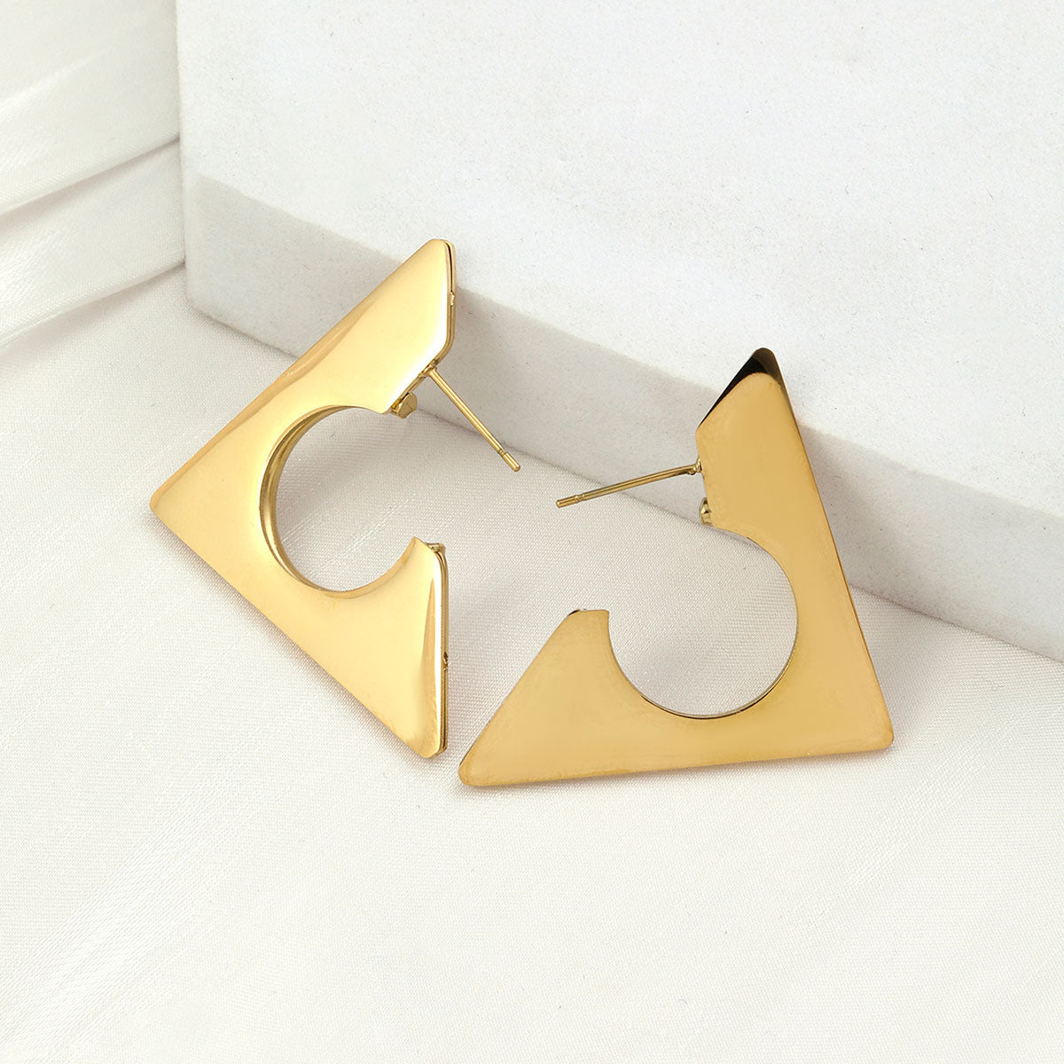 1 Pair Simple Style Triangle Polishing Plating Titanium Steel 18k Gold Plated Ear Studs