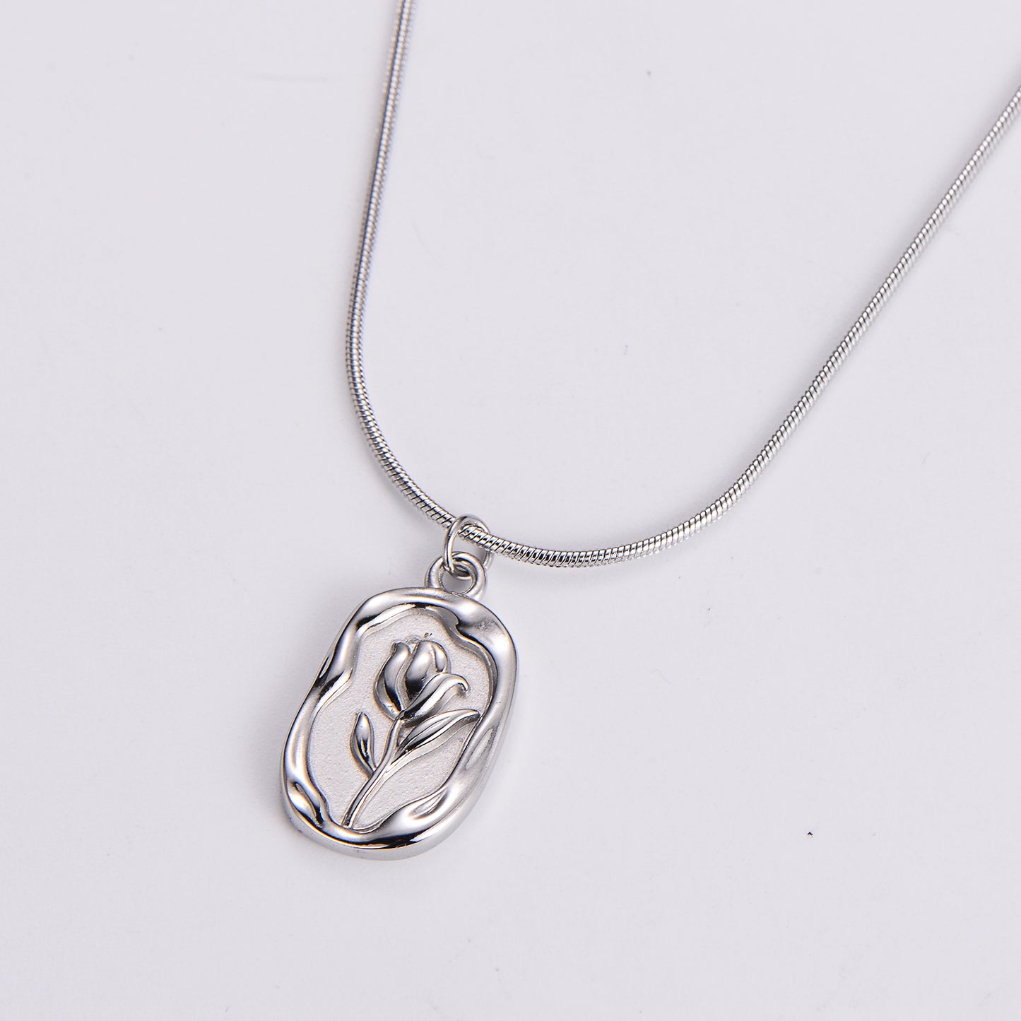 Elegant Luxurious Pastoral Tulip Stainless Steel Plating 18k Gold Plated Pendant Necklace