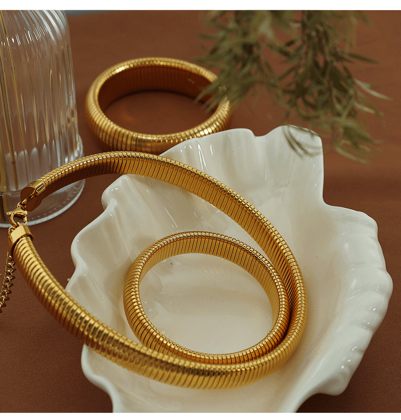 Elegant Ring Spiral Stripe Titanium Steel Shiny Metallic Plating Hollow Out 18k Gold Plated Jewelry Set