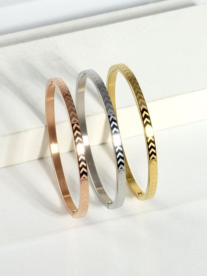 Stainless Steel Ig Style Elegant Simple Style Geometric Letter Electrocardiogram Plating Carving Bangle