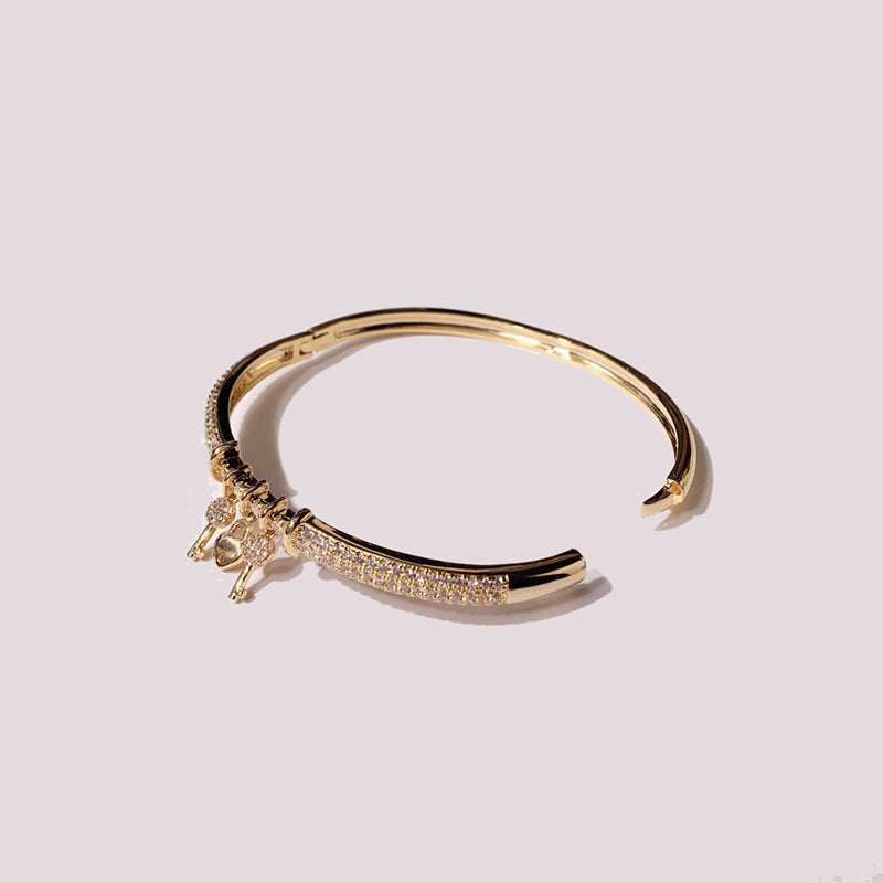 Copper 18K Gold Plated Simple Style Commute Heart Shape Key Lock Plating Inlay Zircon Bangle