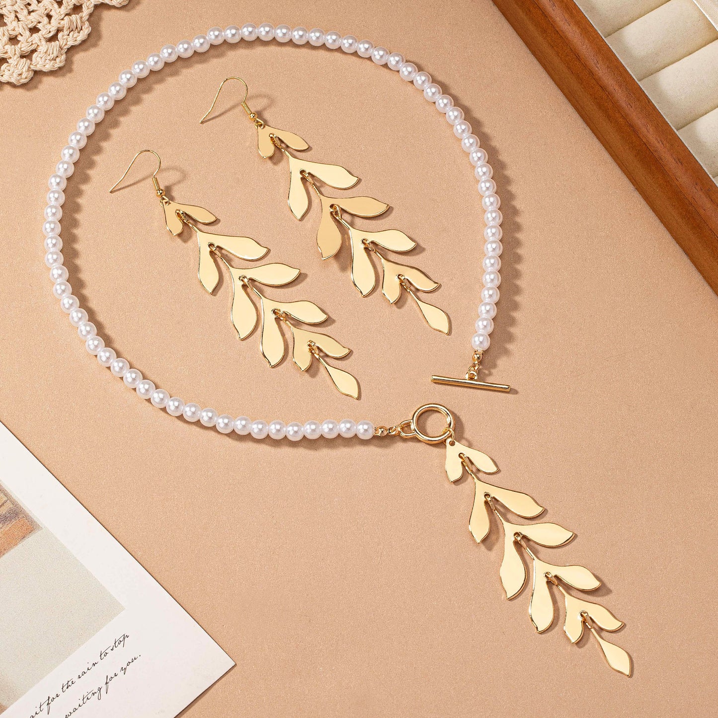 Elegant Luxurious Leaves Artificial Pearl Alloy Beaded Tassel 14K Gold Plated Women's Earrings Necklace