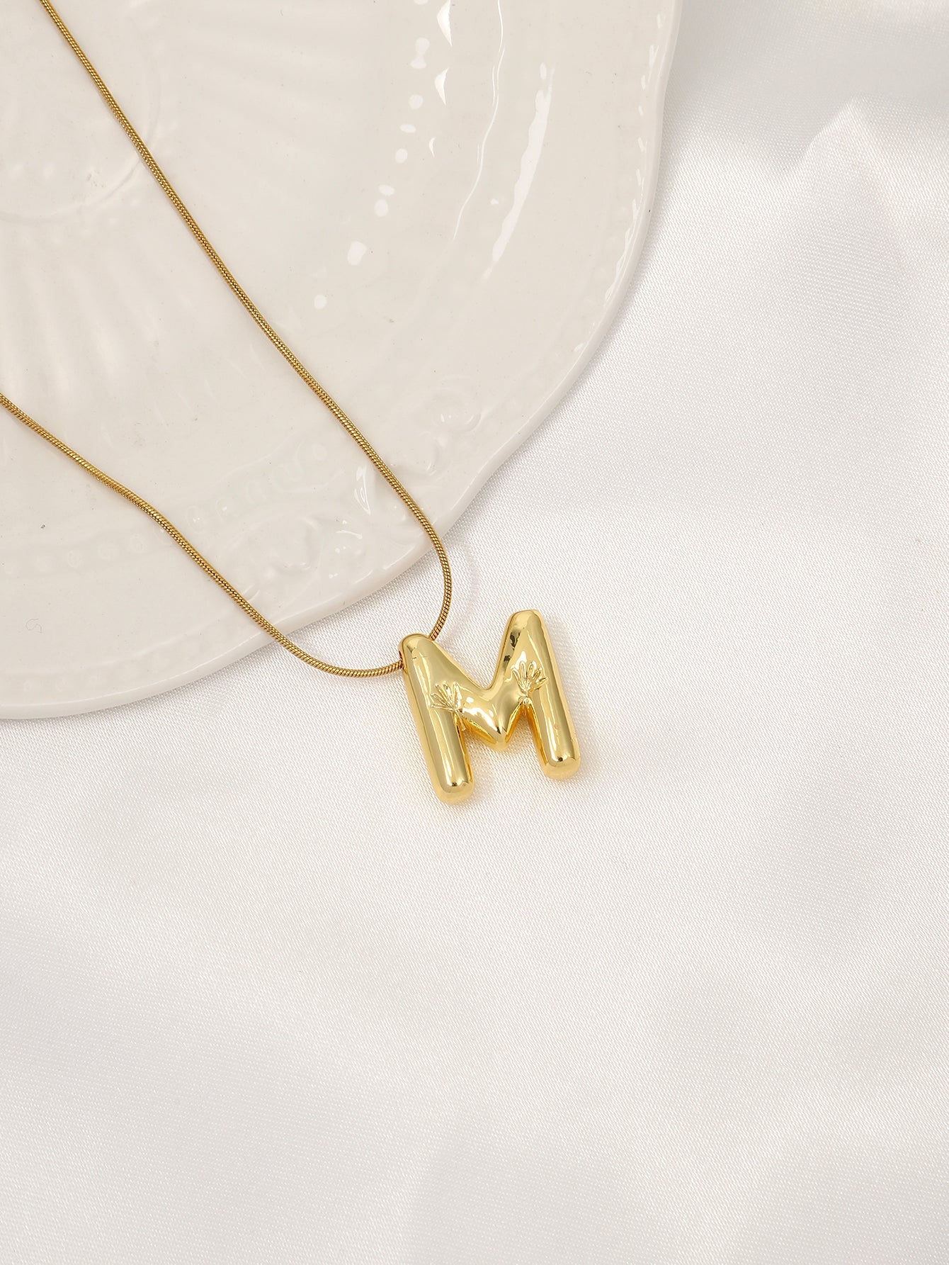 Titanium Steel Copper 18K Gold Plated Classic Style Letter Pendant Necklace