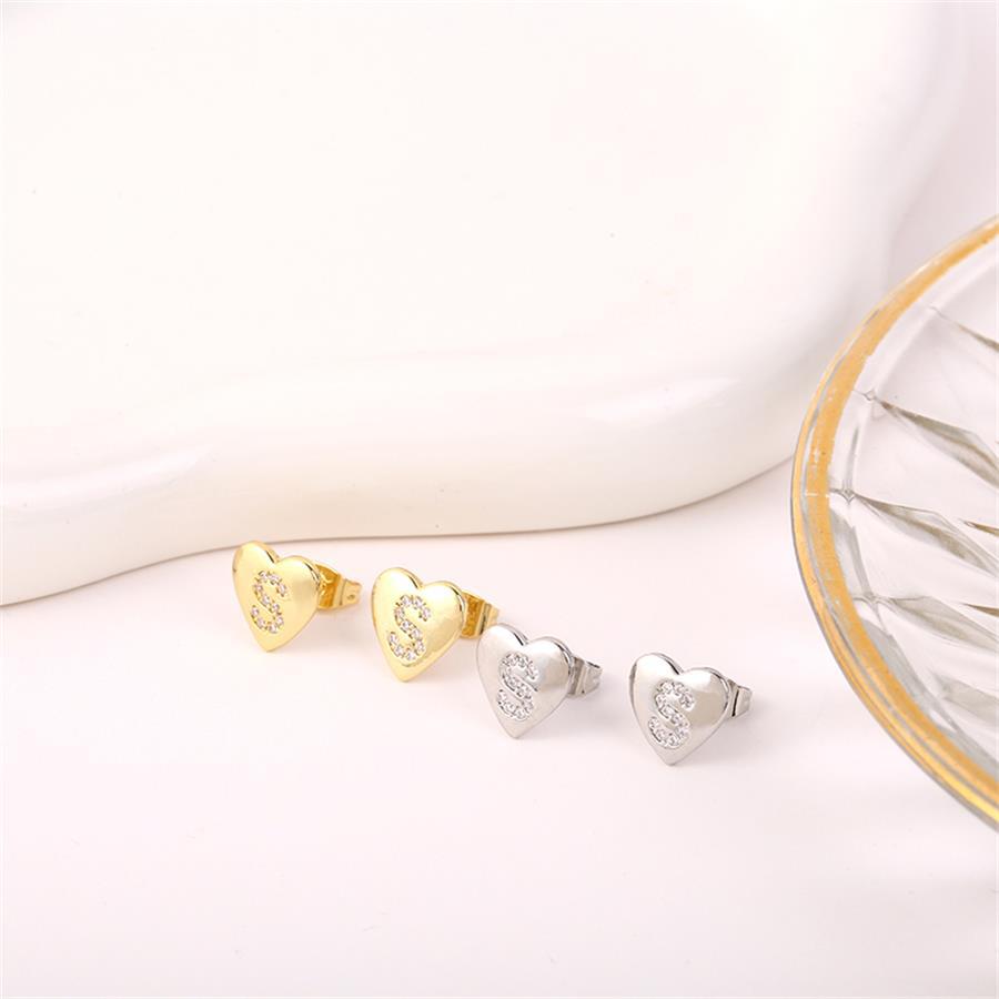 1 Pair Simple Style Letter Heart Shape Inlay Copper Rhinestones 18K Gold Plated White Gold Plated Ear Studs