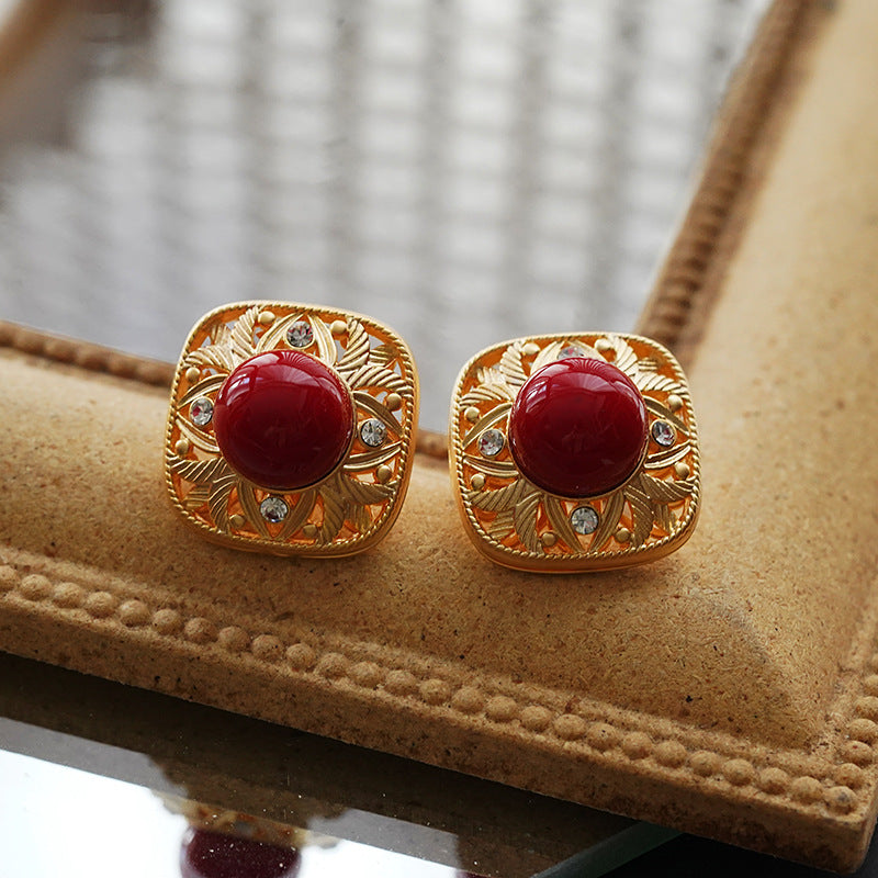 1 Pair Elegant Glam Vintage Style Square Hollow Out Inlay Carving Copper Resin Zircon 18K Gold Plated Ear Studs