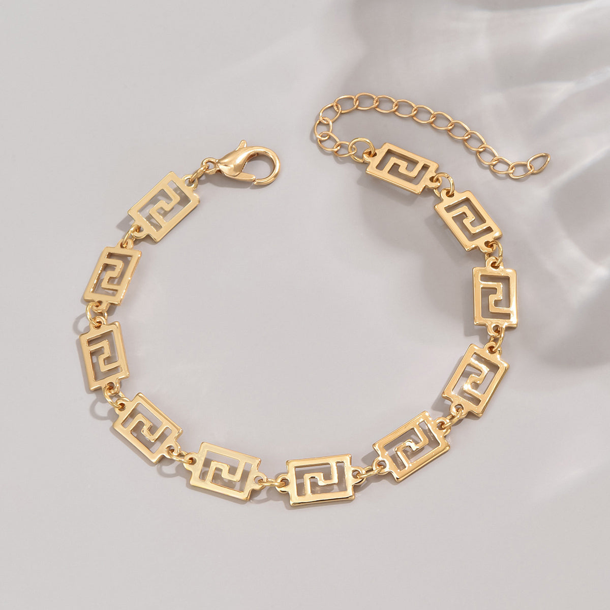 IG Style Simple Style Geometric Iron Hollow Out Women's Bracelets