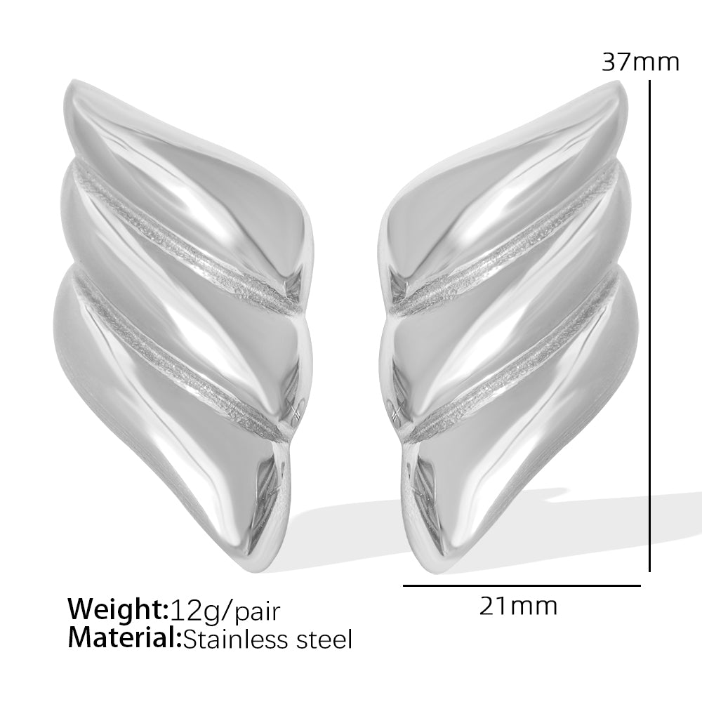 1 Pair Elegant Vintage Style Triangle Croissant Rhombus Pleated Titanium Steel 18K Gold Plated Ear Studs