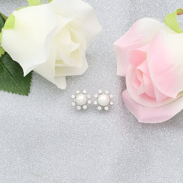 1 Pair Simple Style Flower Inlay Copper Artificial Pearls Zircon White Gold Plated Ear Studs
