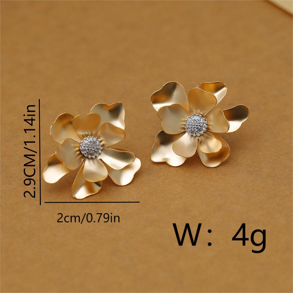 1 Pair Elegant Sweet Classic Style Flower Copper 18K Gold Plated Ear Studs