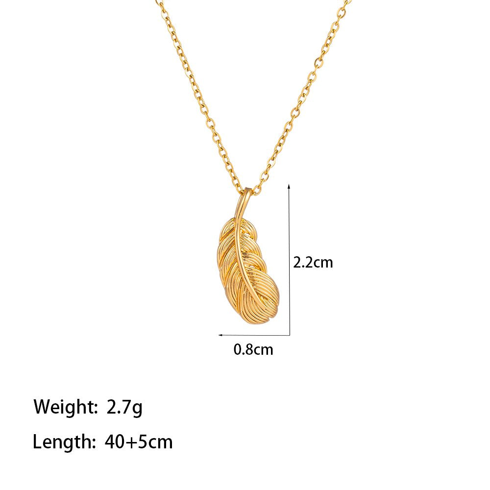 Titanium Steel 18K Gold Plated Casual Simple Style Commute Crown Feather Flower Inlay Artificial Rhinestones Pendant Necklace