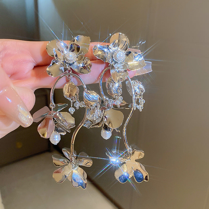 1 Pair Retro Sweet Flower Crystal Inlay Alloy Artificial Pearls Drop Earrings