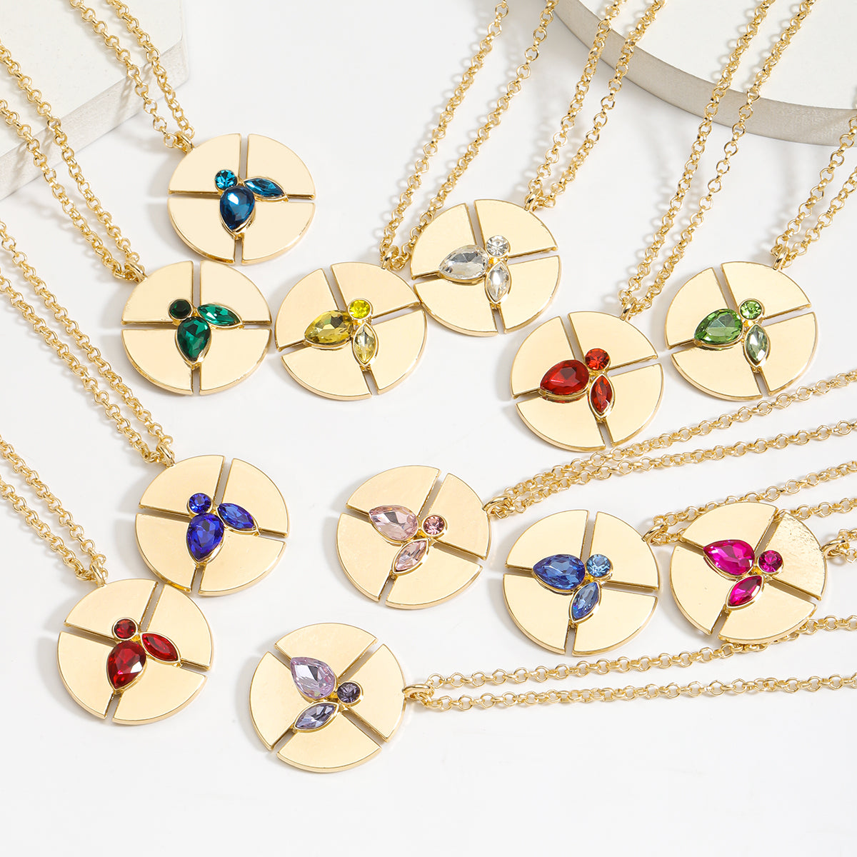 Simple Style Classic Style Solid Color Alloy Plating Inlay Rhinestones Women's Pendant Necklace