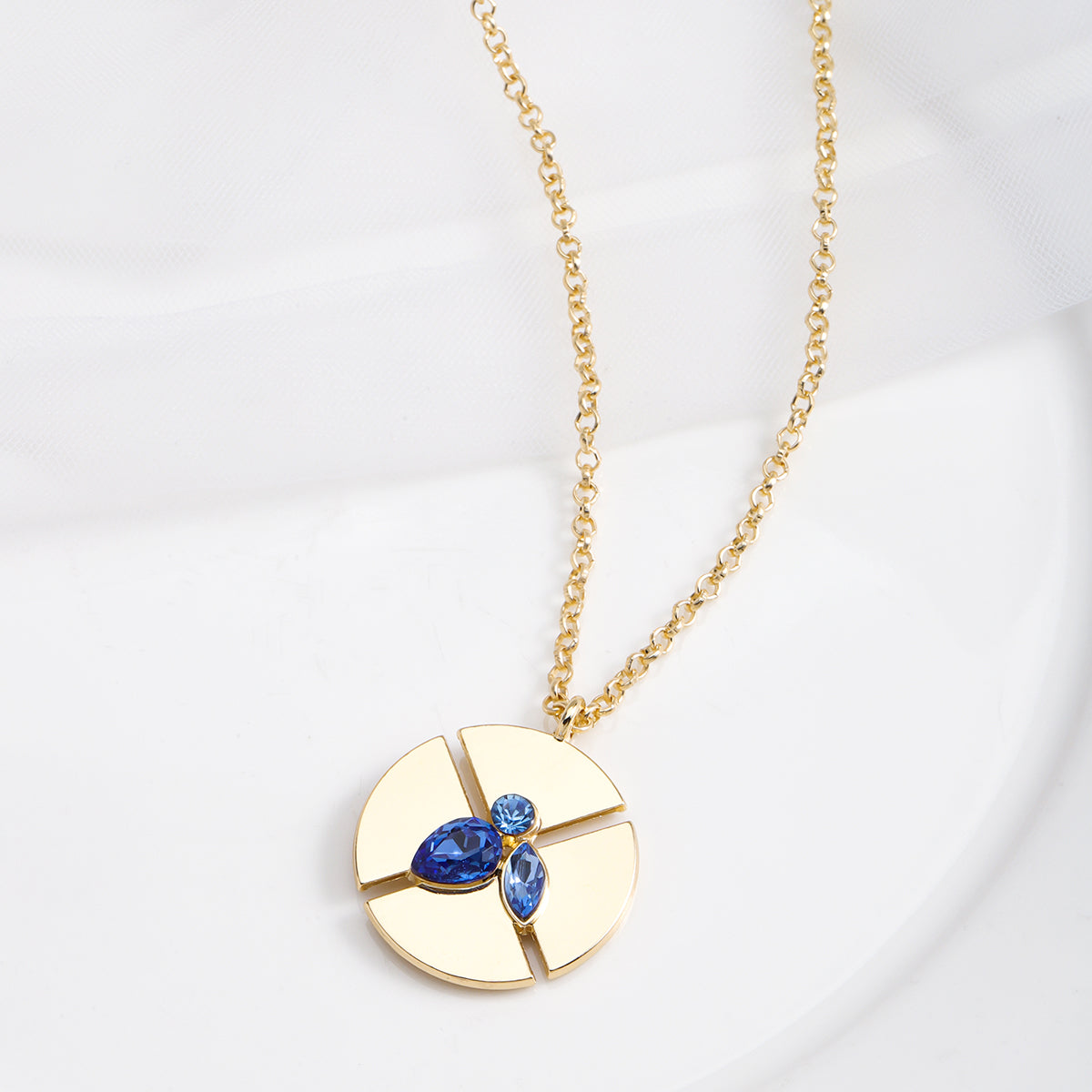 Simple Style Classic Style Solid Color Alloy Plating Inlay Rhinestones Women's Pendant Necklace