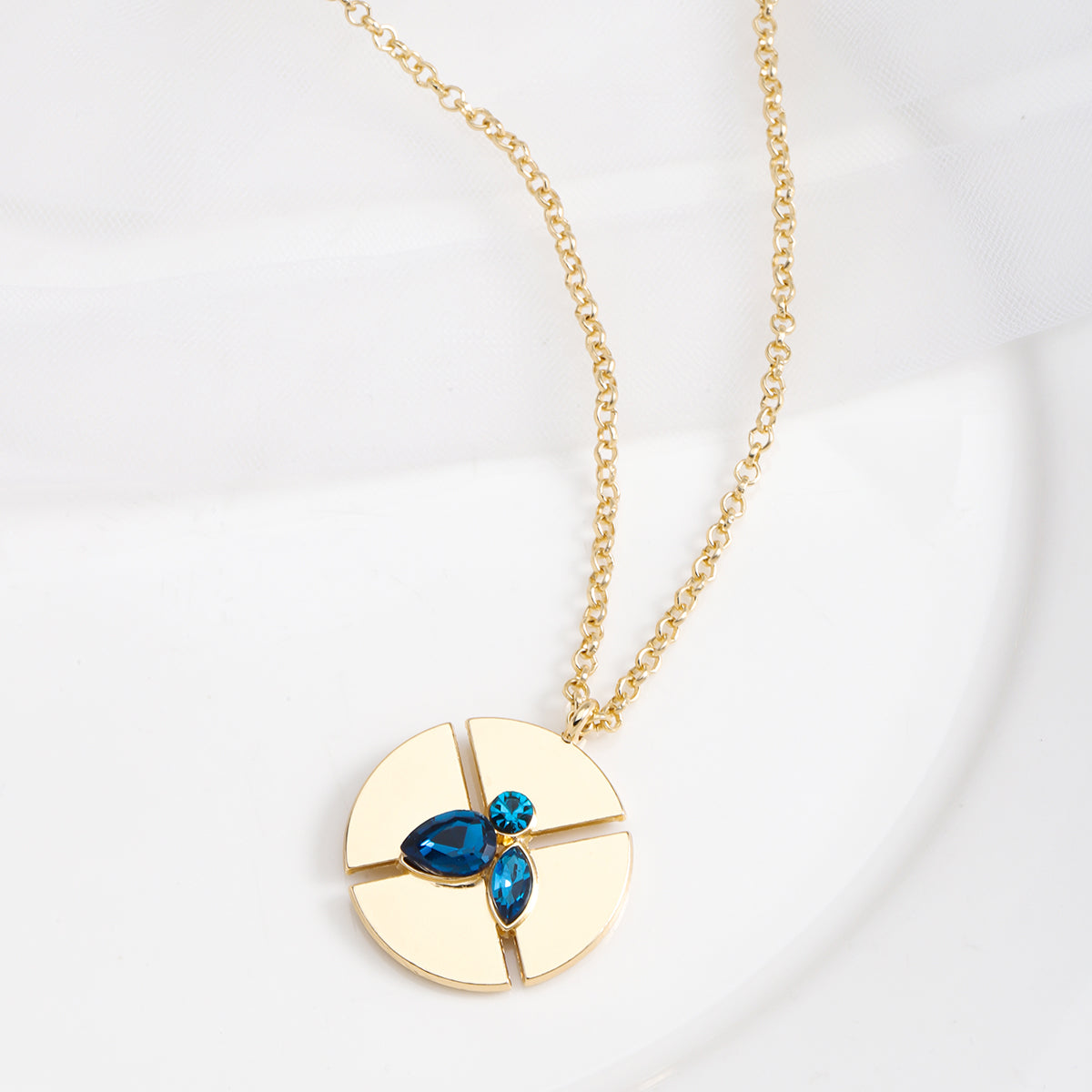 Simple Style Classic Style Solid Color Alloy Plating Inlay Rhinestones Women's Pendant Necklace