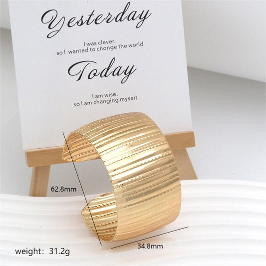 Simple Style Solid Color 18K Gold Plated Metal Wholesale Bangle