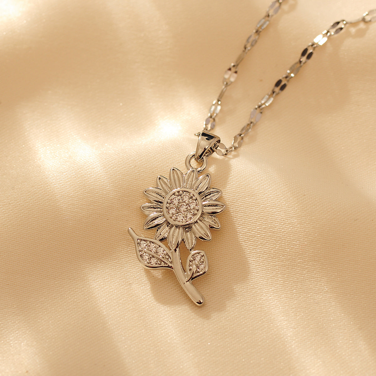 Copper 18K Gold Plated Simple Style Classic Style Sunflower Inlay Zircon Pendant Necklace