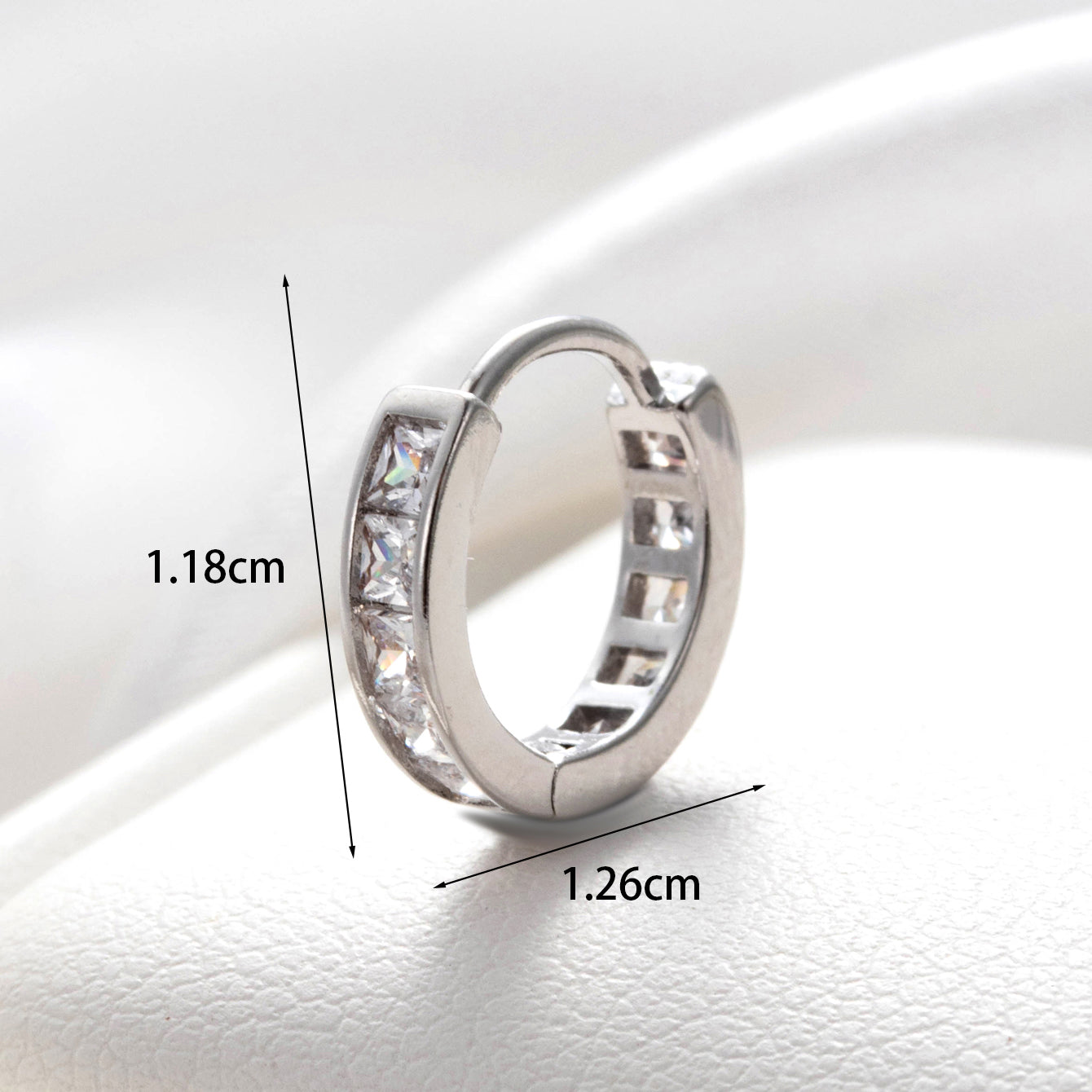 1 Piece Simple Style Round Heart Shape Flower Inlay Stainless Steel Copper Zircon Hoop Earrings