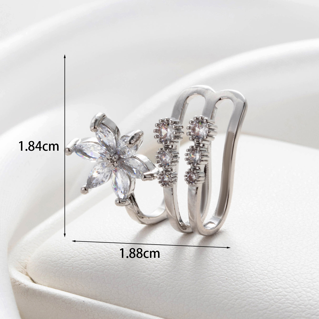 1 Piece Simple Style Round Heart Shape Flower Inlay Stainless Steel Copper Zircon Hoop Earrings