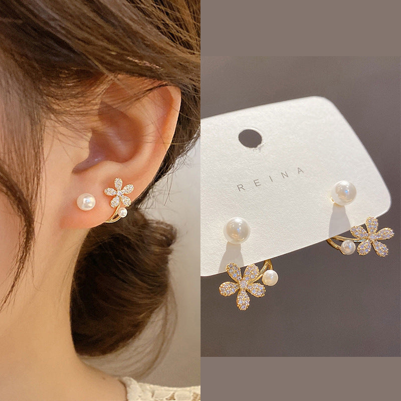 Fashion Geometric Flower Alloy Inlaid Pearls Women's Earrings 1 Pair