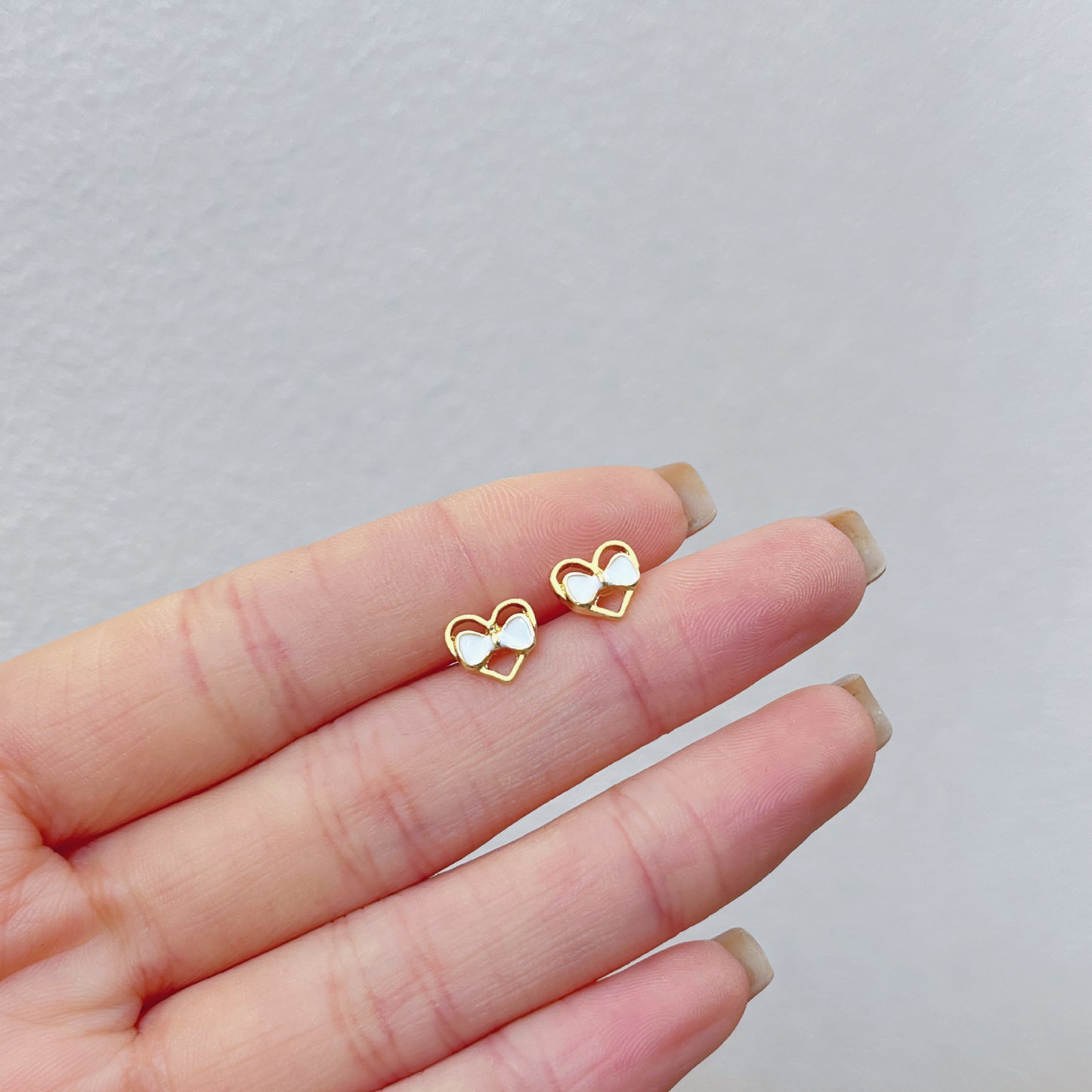 1 Pair Simple Style Commute Heart Shape Crown Bow Knot Enamel Alloy Ear Studs