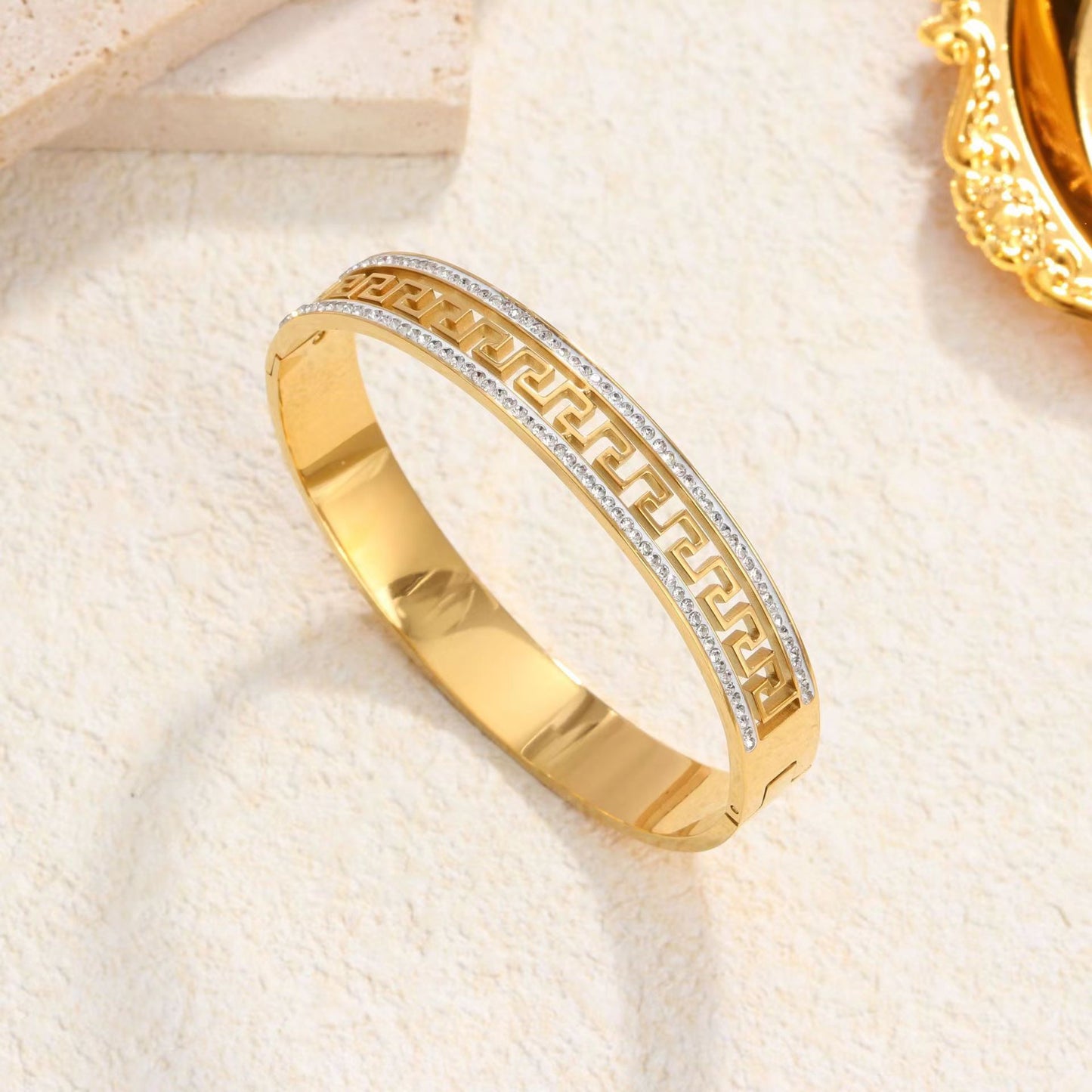 Elegant Simple Style Geometric Titanium Steel Plating Inlay Rhinestones 18k Gold Plated Bangle