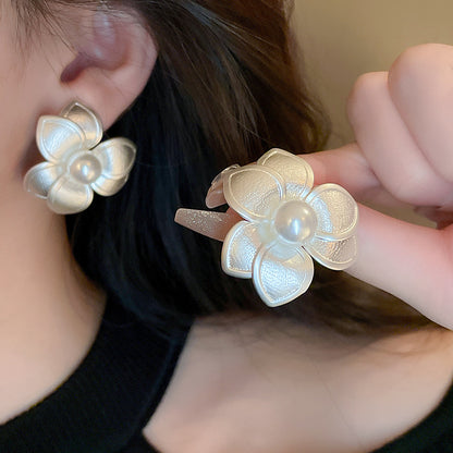 1 Piece Retro Flower Inlay Alloy Artificial Pearls Ear Studs