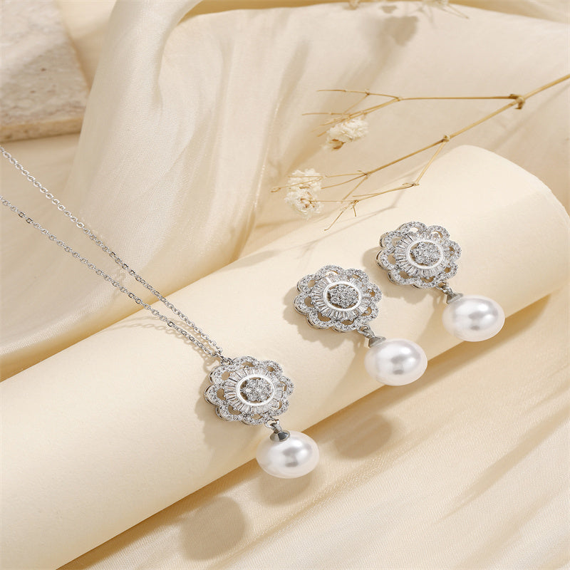 Copper 18K Gold Plated Simple Style Shiny Hollow Out Inlay Flower Pearl Zircon Jewelry Set